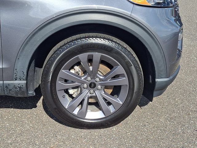 Certified 2022 Ford Explorer XLT w/ Equipment Group 202A AWD/4WD image 8