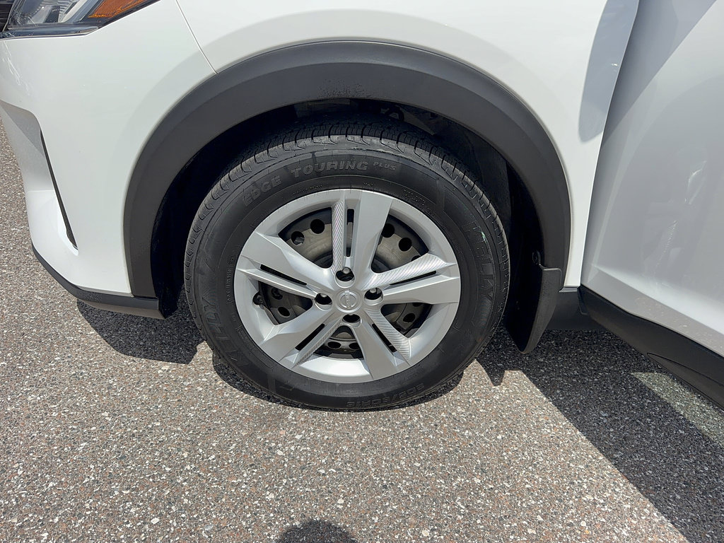 Used 2022 Nissan Kicks S FWD image 32