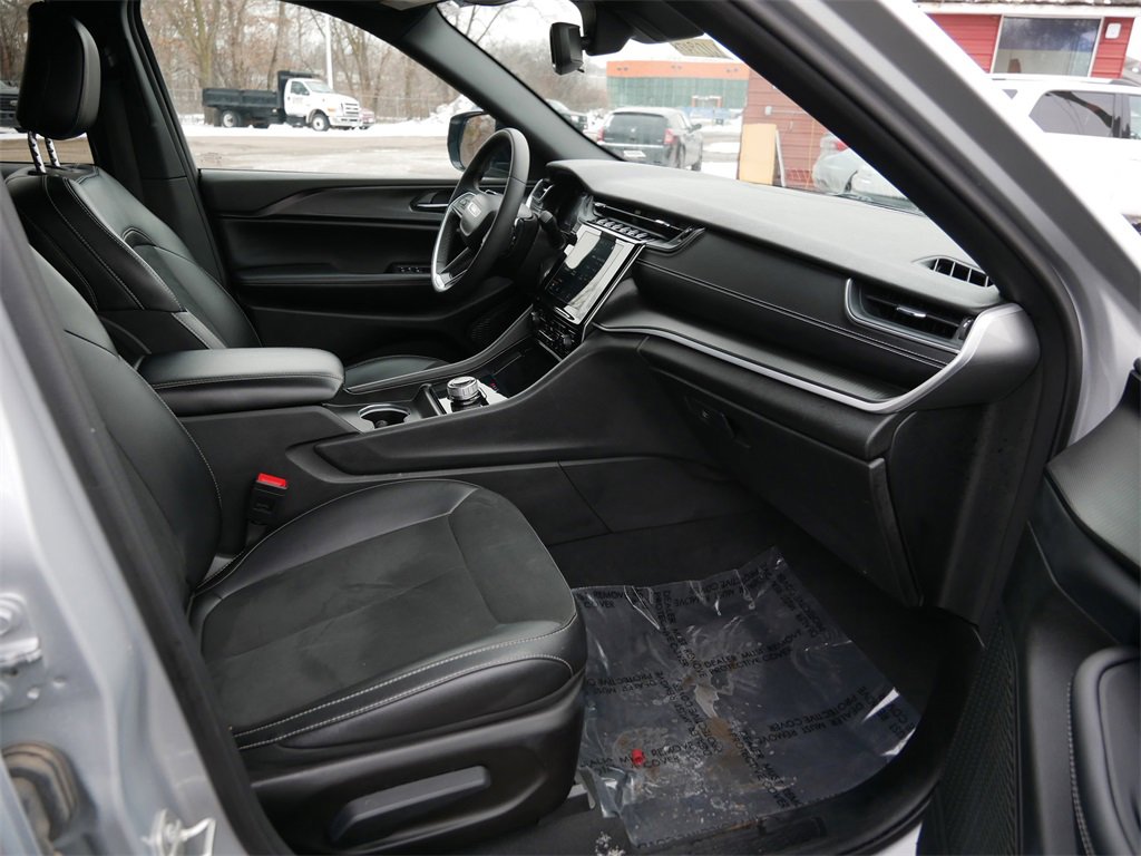 Used 2024 Jeep Grand Cherokee Altitude image 8