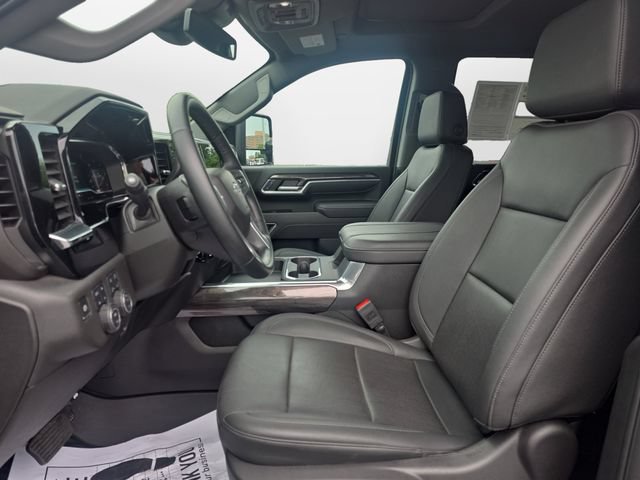 Used 2025 Chevrolet Silverado 2500 LTZ w/ LTZ Plus Package AWD/4WD image 9
