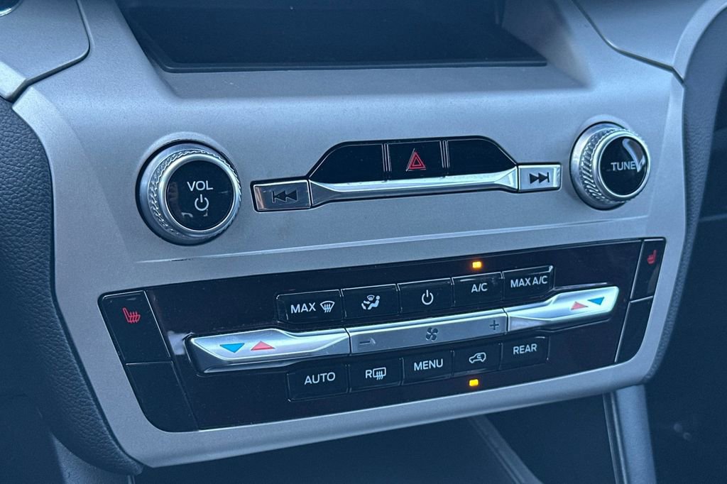 Certified 2023 Ford Explorer XLT image 24