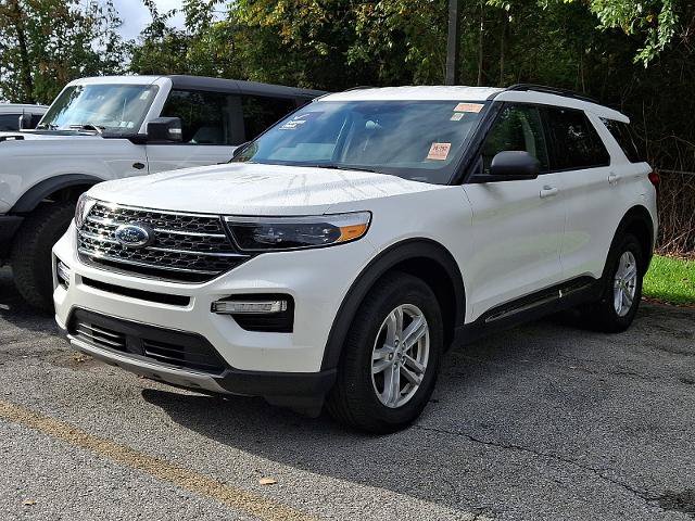 Certified 2023 Ford Explorer XLT w/ Equipment Group 202A AWD/4WD image 3