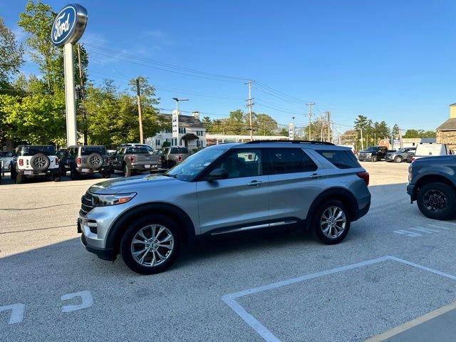 Certified 2021 Ford Explorer XLT w/ Equipment Group 202A AWD/4WD image 9