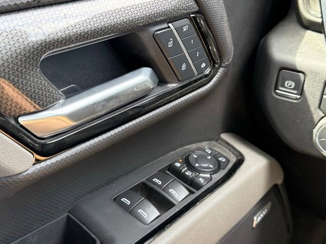 Used 2025 Chevrolet Silverado 2500 ZR2 w/ Technology Package AWD/4WD image 26