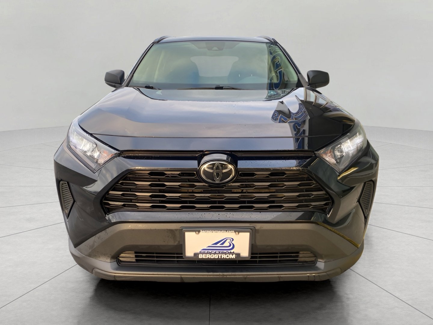 Used 2019 Toyota RAV4 LE image 3