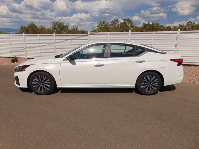 Used 2025 Nissan Altima 2.5 SV FWD image 3