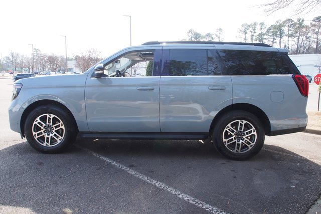 Certified 2025 Ford Expedition Active image 2