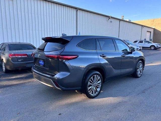 Used 2022 Toyota Highlander Platinum image 3