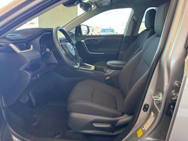 Used 2025 Toyota RAV4 LE AWD/4WD image 9