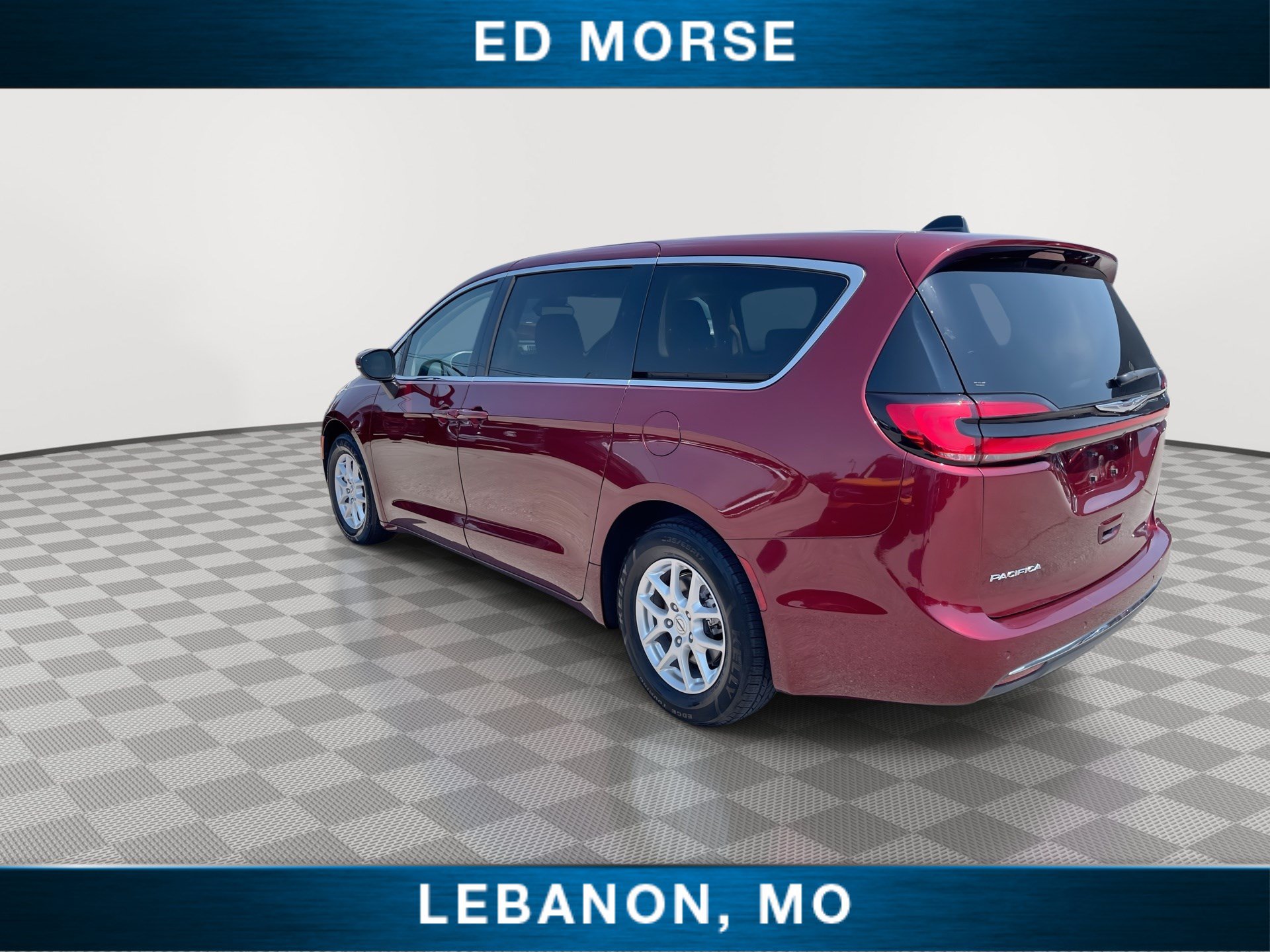 Used 2023 Chrysler Pacifica Touring-L FWD image 6