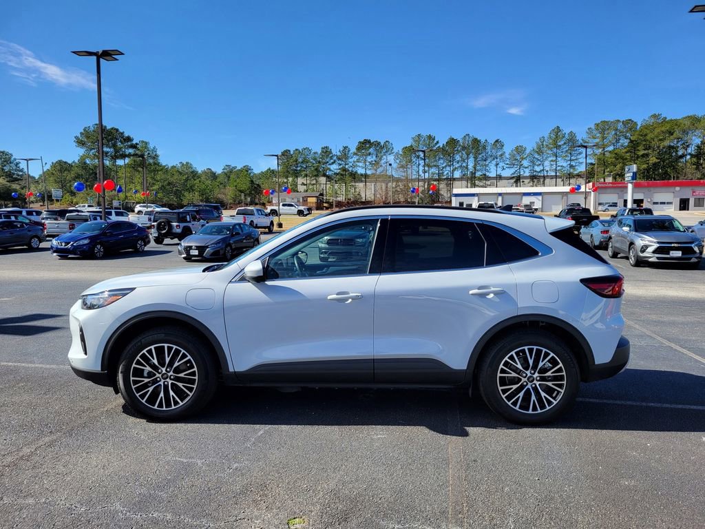Certified 2025 Ford Escape SE w/ PHEV Premium Package image 3