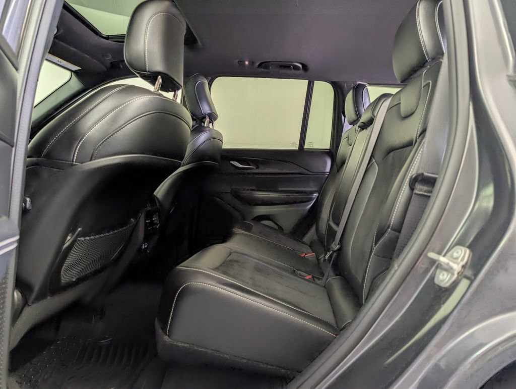 Used 2023 Jeep Grand Cherokee Altitude AWD/4WD image 13