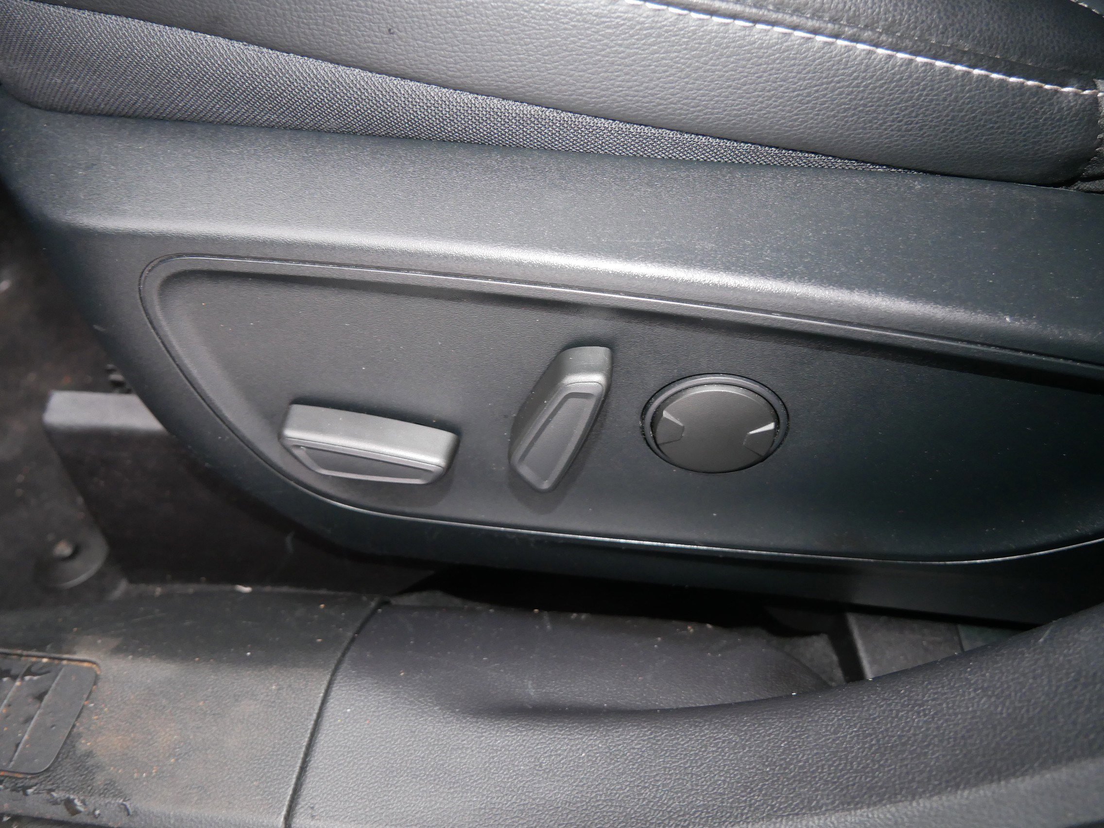 Certified 2020 Ford Escape SEL image 19