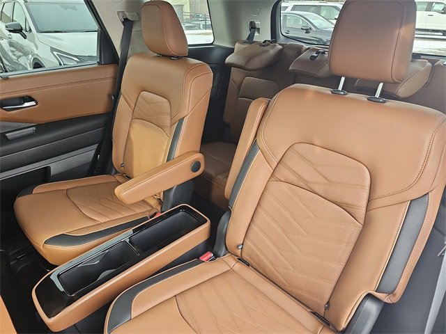 Used 2025 Nissan Pathfinder Platinum image 15