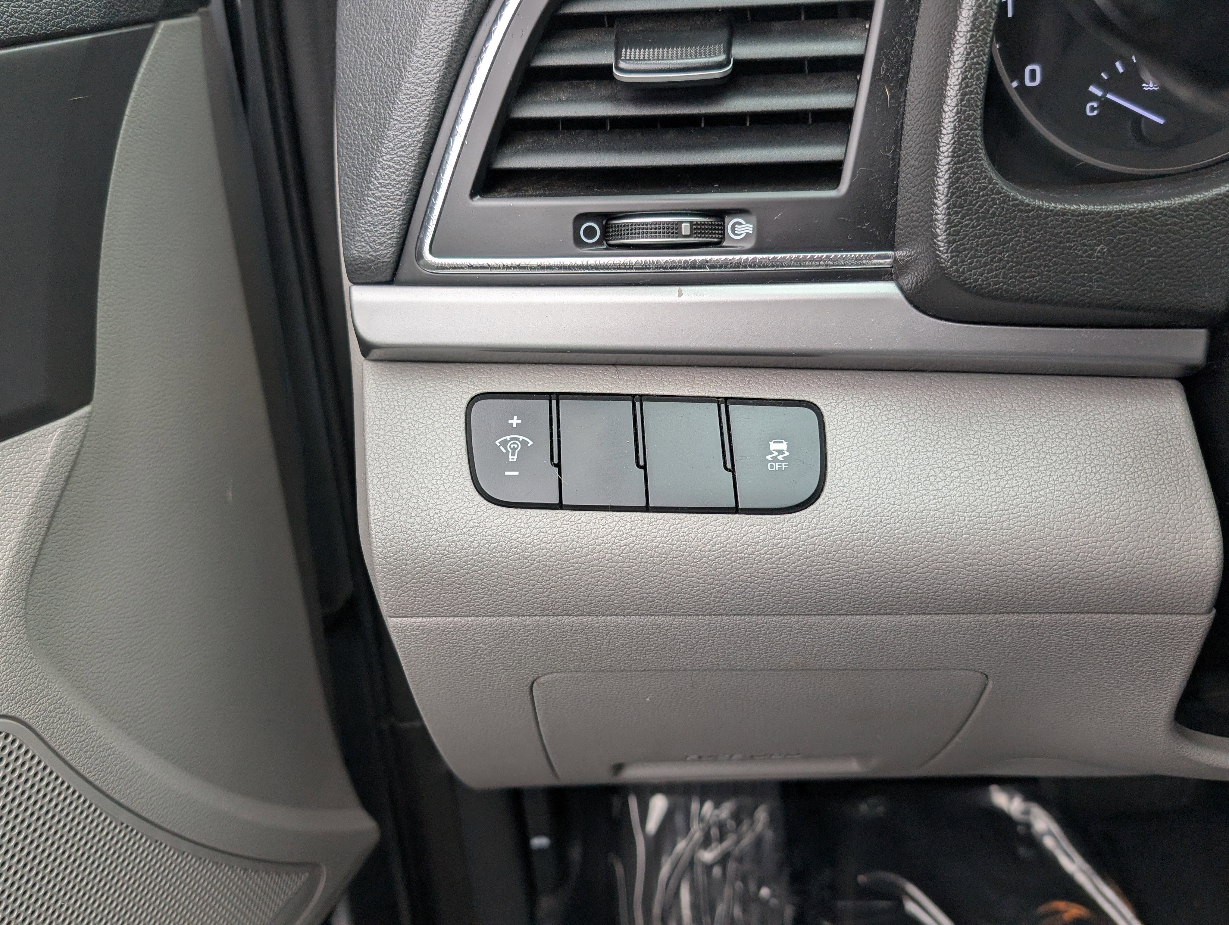 Used 2017 Hyundai Elantra SE image 17