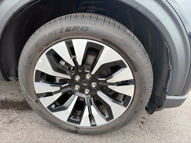 Certified 2025 Ford Explorer Platinum w/ LUX Leather Package AWD/4WD image 4