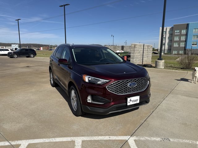 Certified 2024 Ford Edge SEL w/ Convenience Package AWD/4WD image 2