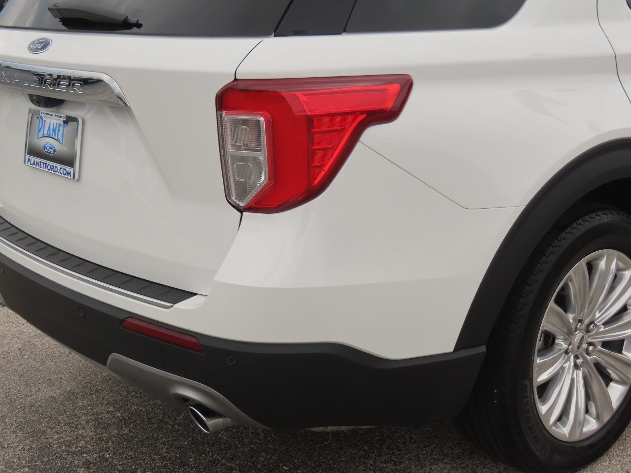 Certified 2024 Ford Explorer Limited w/ Limited Technology Package RWD image 12