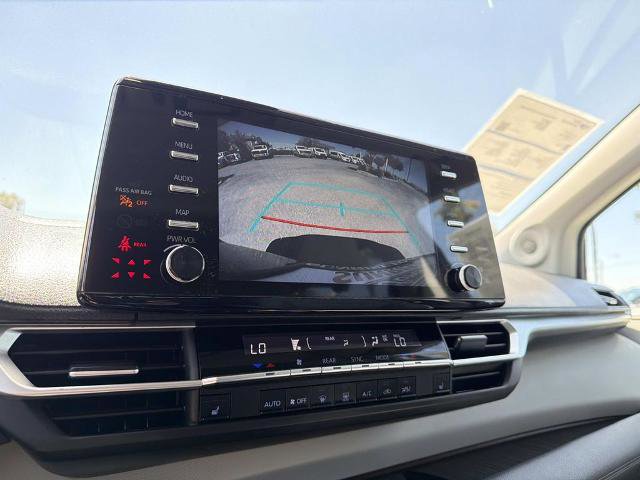 Used 2024 Toyota Sienna XLE w/ XLE Plus Package FWD image 28