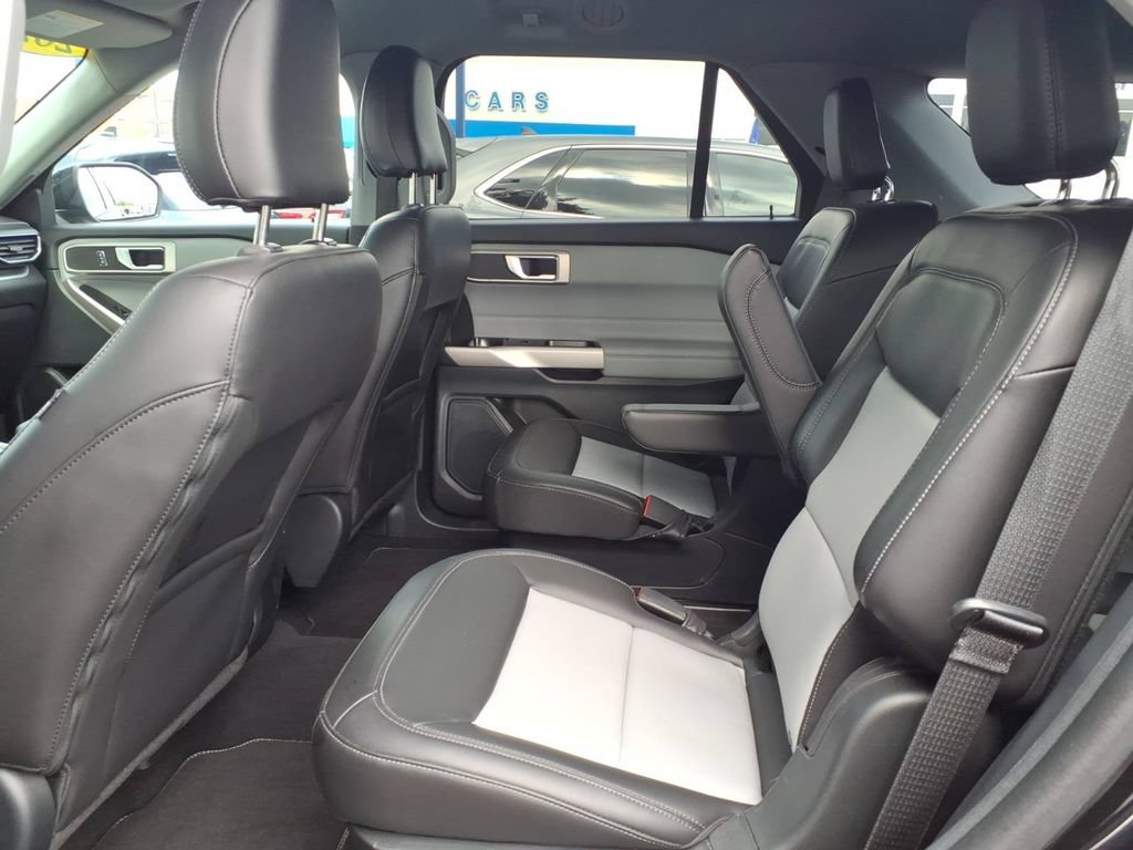 Certified 2024 Ford Explorer XLT w/ Equipment Group 202A AWD/4WD image 12