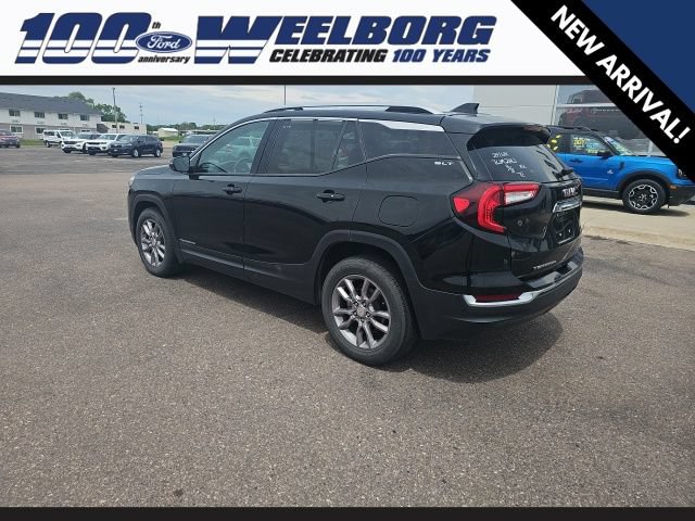 Used 2024 GMC Terrain SLT AWD/4WD image 3