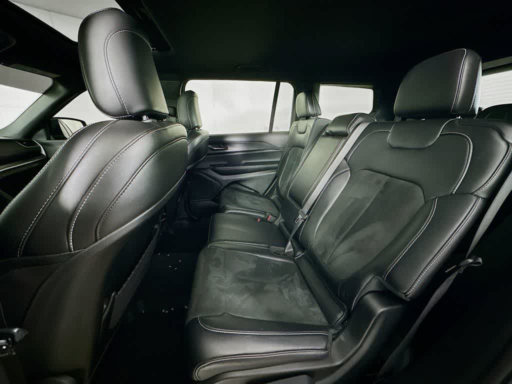 Used 2024 Jeep Grand Cherokee L Altitude RWD image 13