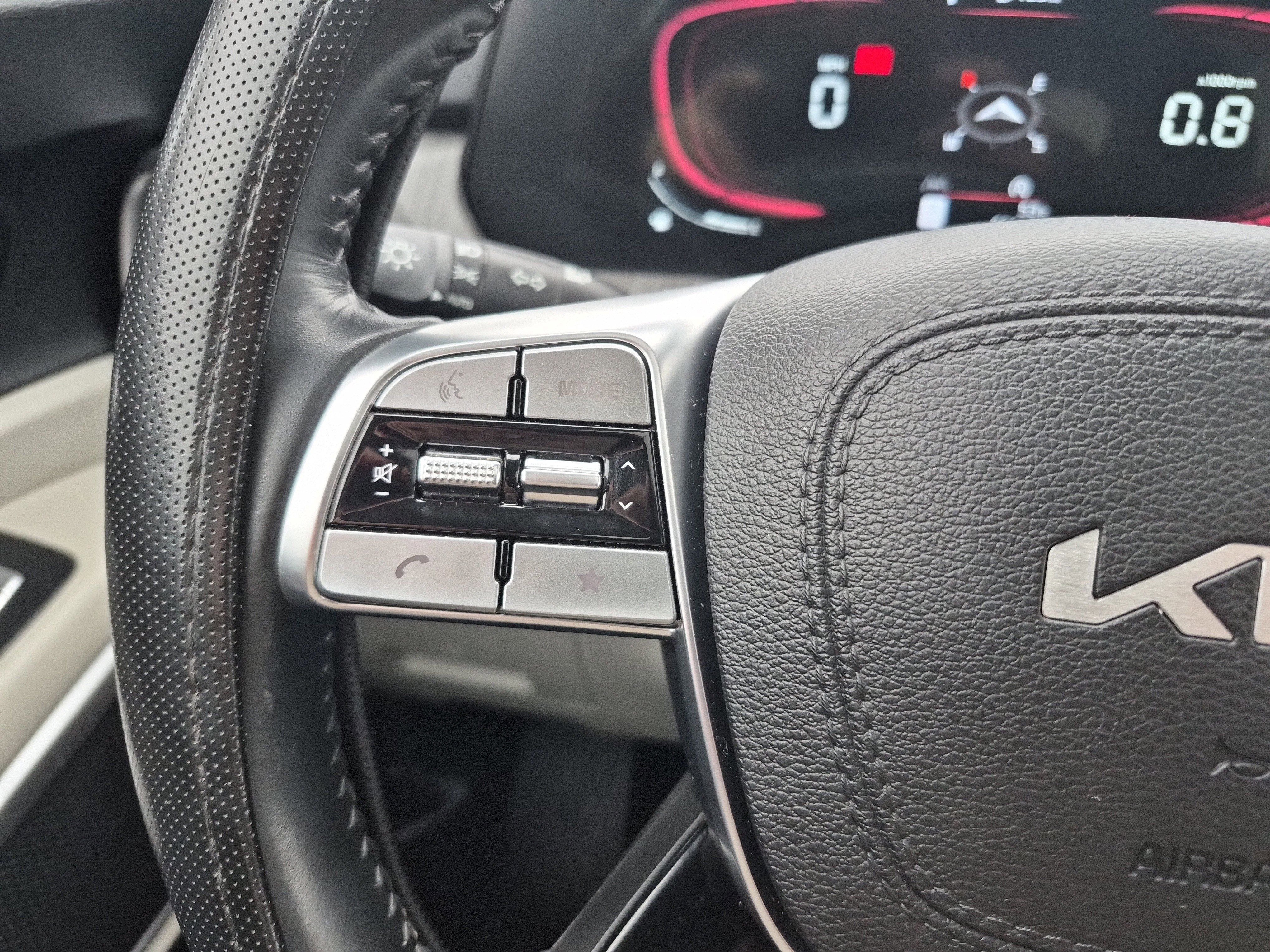 Used 2024 Kia Telluride EX w/ EX Captain's Chair Package image 26