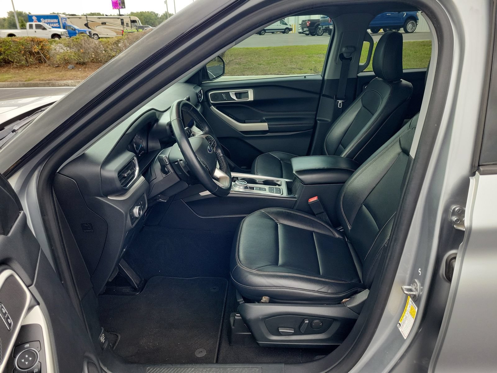 Certified 2020 Ford Explorer XLT w/ Equipment Group 202A RWD image 18
