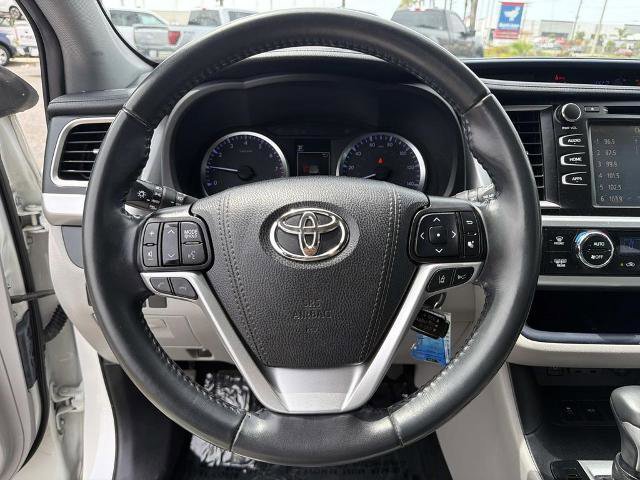 Used 2019 Toyota Highlander Plus FWD image 9