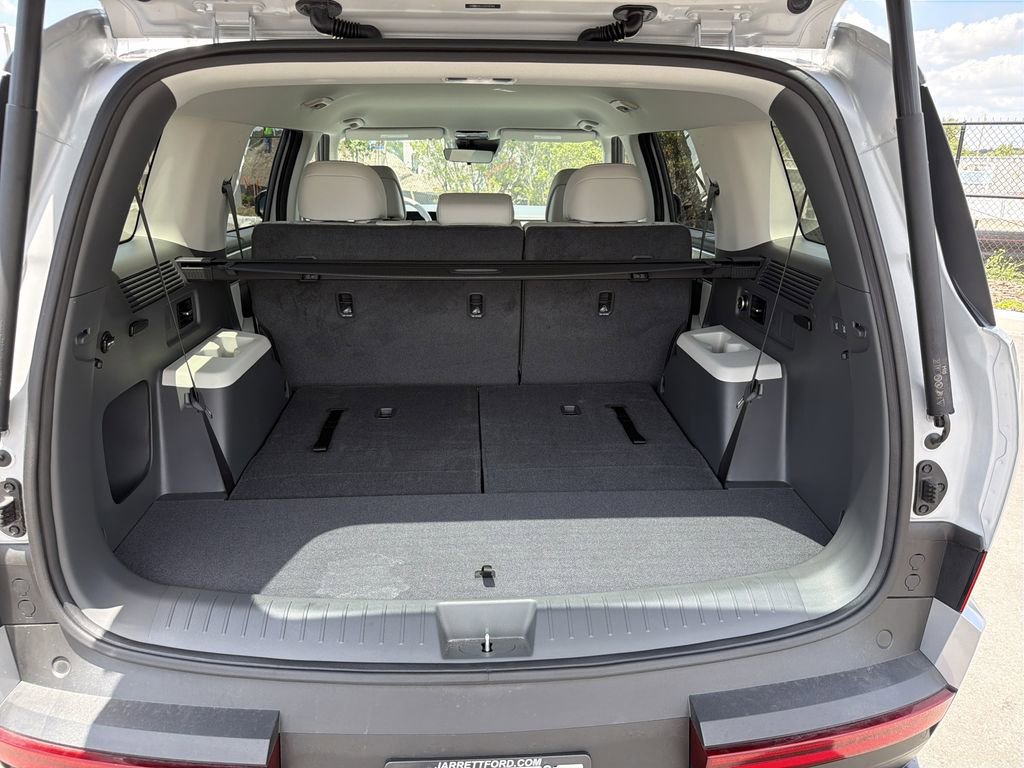 Used 2025 Hyundai Santa Fe SEL FWD image 10