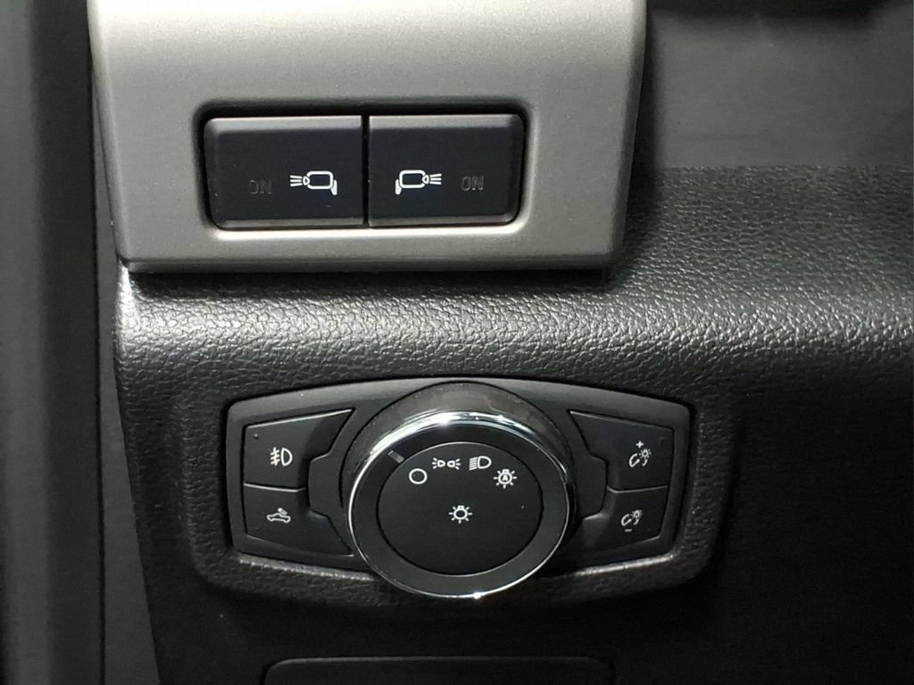 Certified 2019 Ford F150 Lariat w/ Equipment Group 502A Luxury AWD/4WD image 17