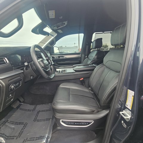 Used 2023 Jeep Grand Wagoneer 4WD w/ Flexible Seating Group image 12