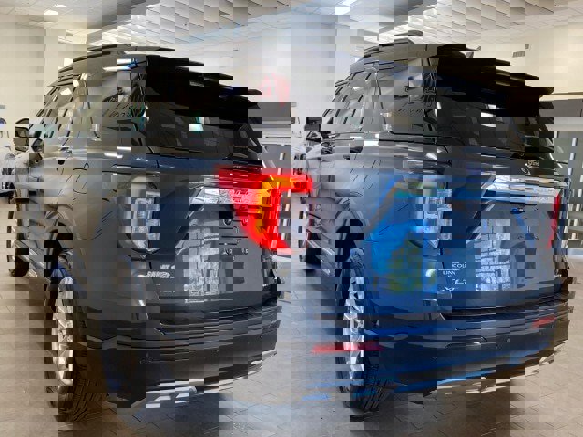 Certified 2022 Ford Explorer XLT w/ Equipment Group 202A image 2