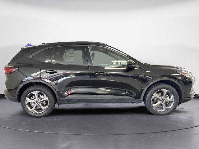 Certified 2025 Ford Escape ST-Line Select AWD/4WD image 9