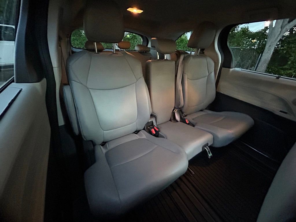 Used 2024 Toyota Sienna XLE image 29