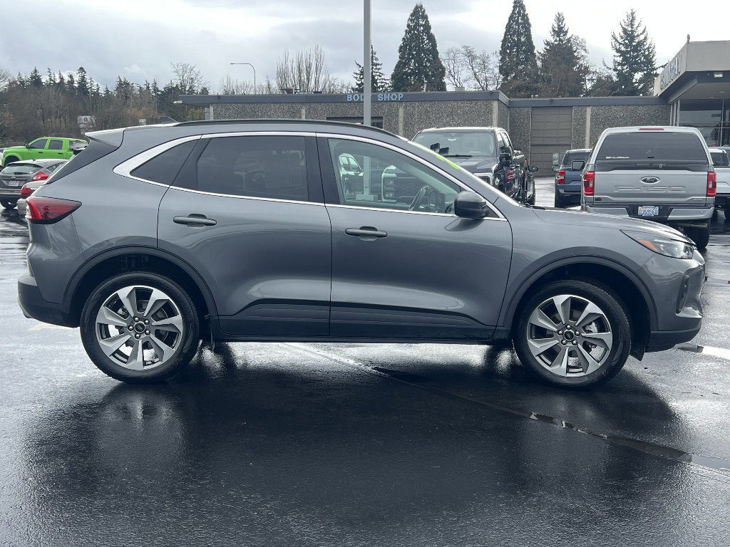 Certified 2025 Ford Escape Platinum image 2