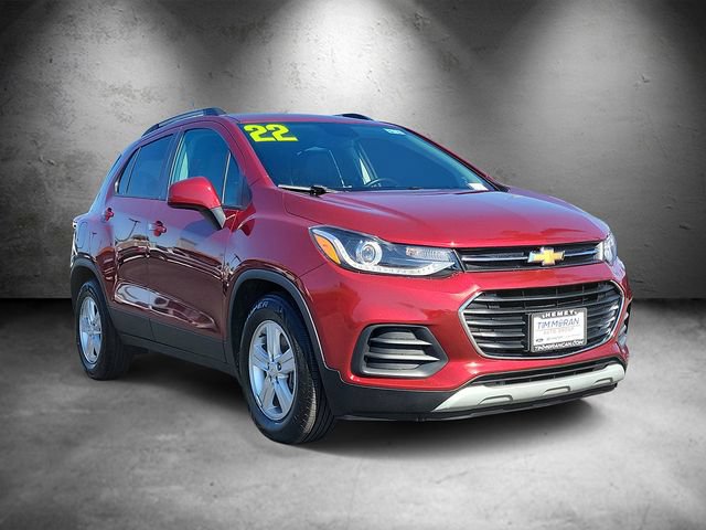 Used 2022 Chevrolet Trax LT w/ LT Convenience Package FWD image 2