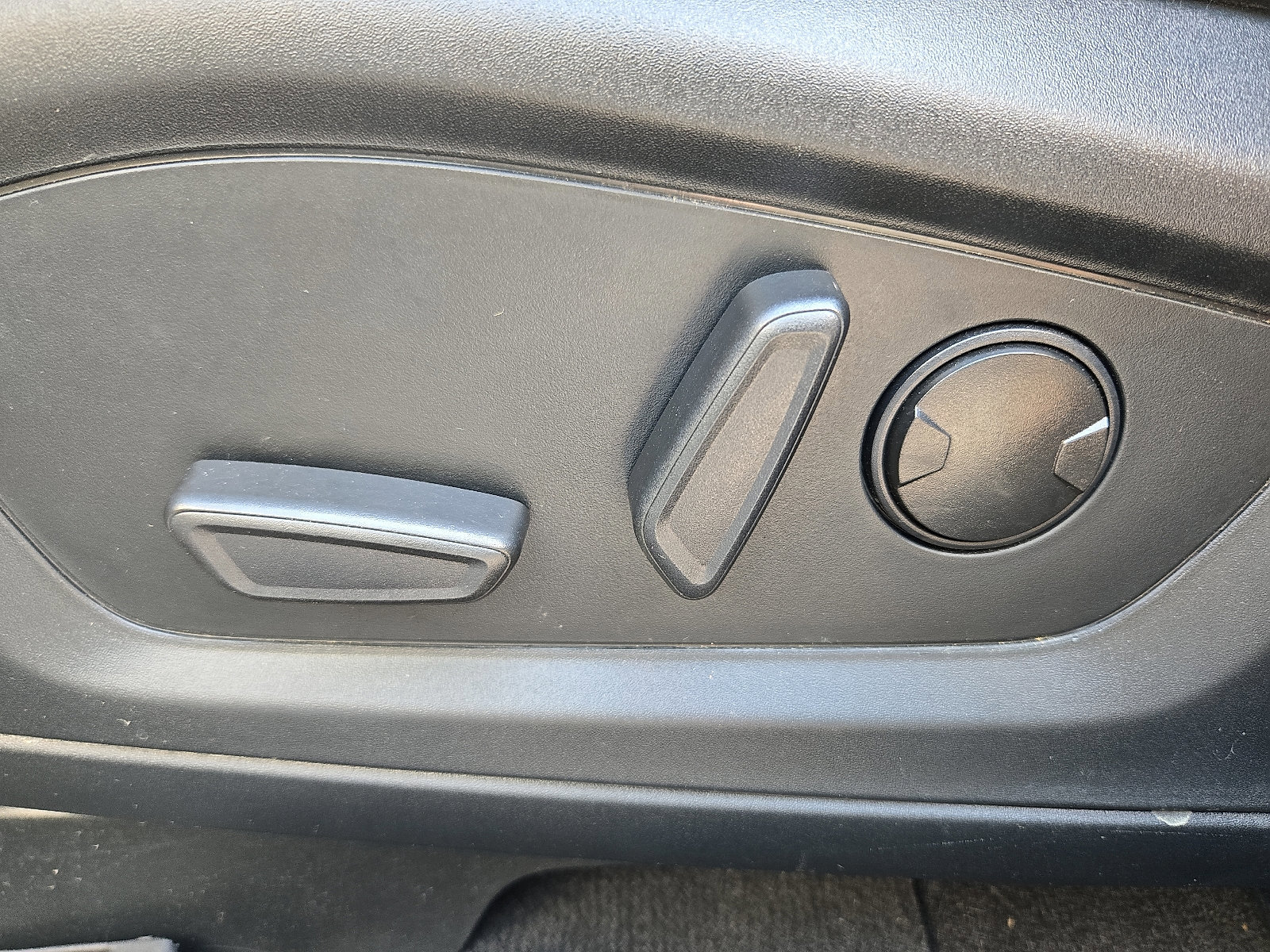 Certified 2022 Ford Explorer XLT w/ Equipment Group 202A image 11