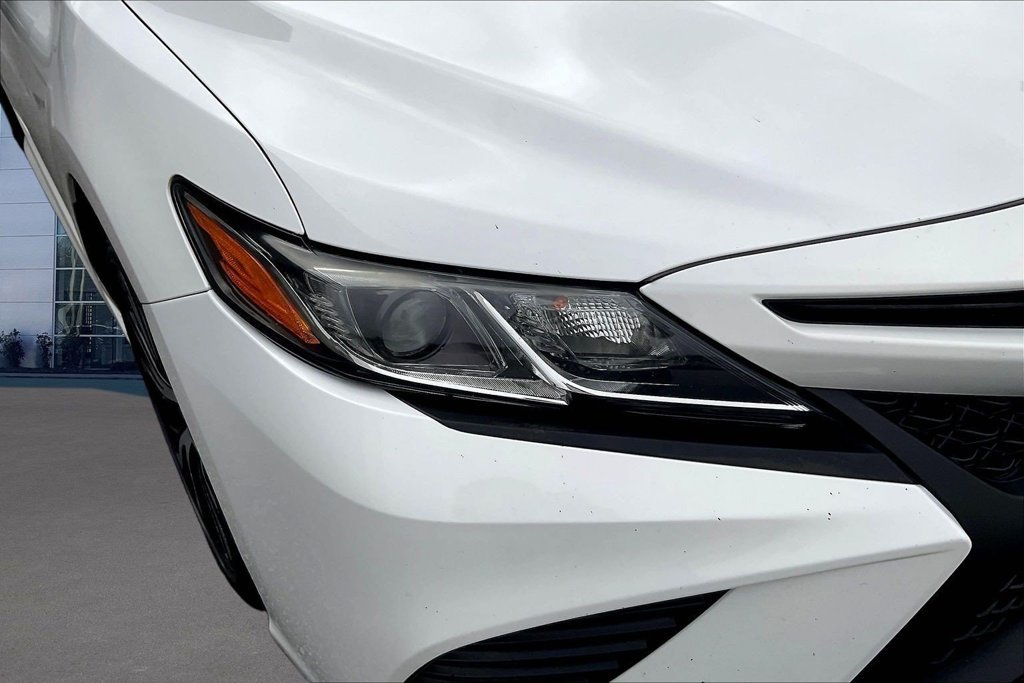Used 2020 Toyota Camry SE FWD image 32