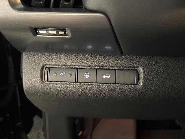 Used 2025 Nissan Pathfinder Rock Creek AWD/4WD image 13