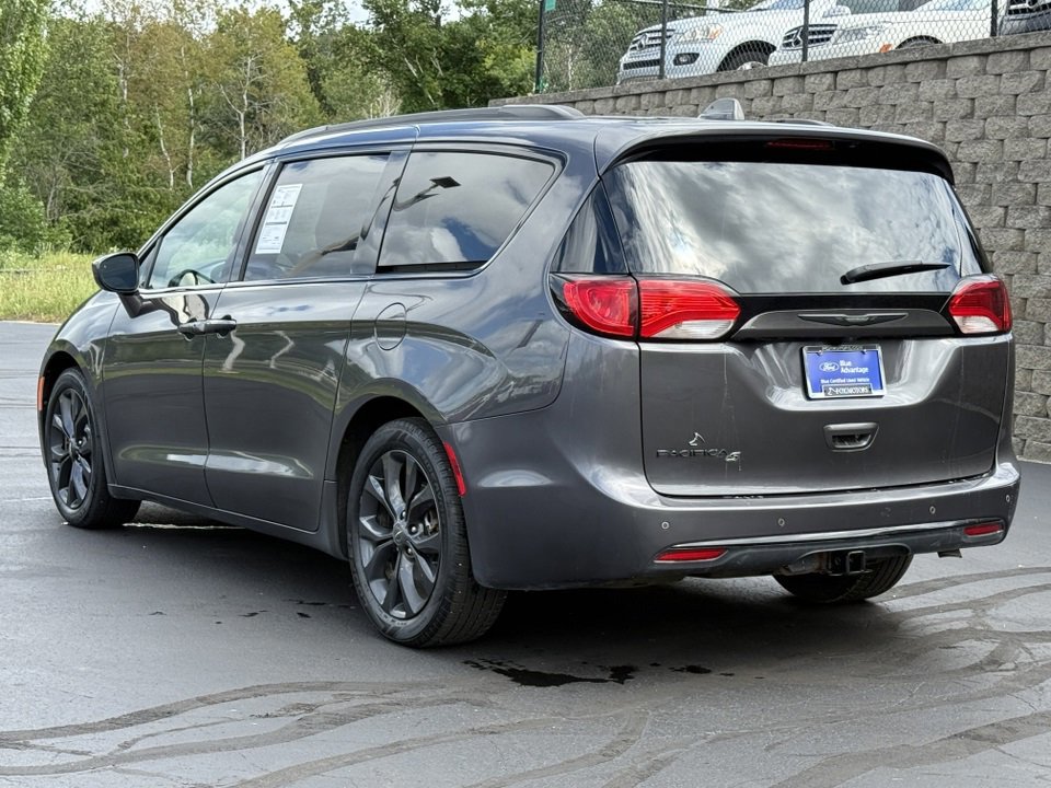 Used 2020 Chrysler Pacifica Touring-L Plus image 4