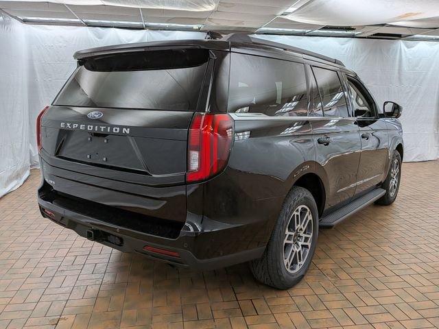Certified 2025 Ford Expedition Active image 3