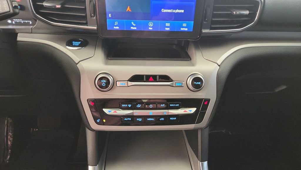 Certified 2022 Ford Explorer XLT w/ Equipment Group 202A image 18