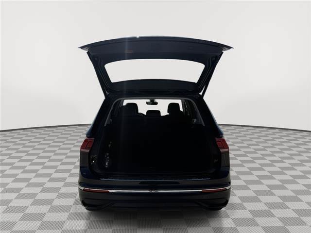 Used 2022 Volkswagen Tiguan SE AWD/4WD image 17