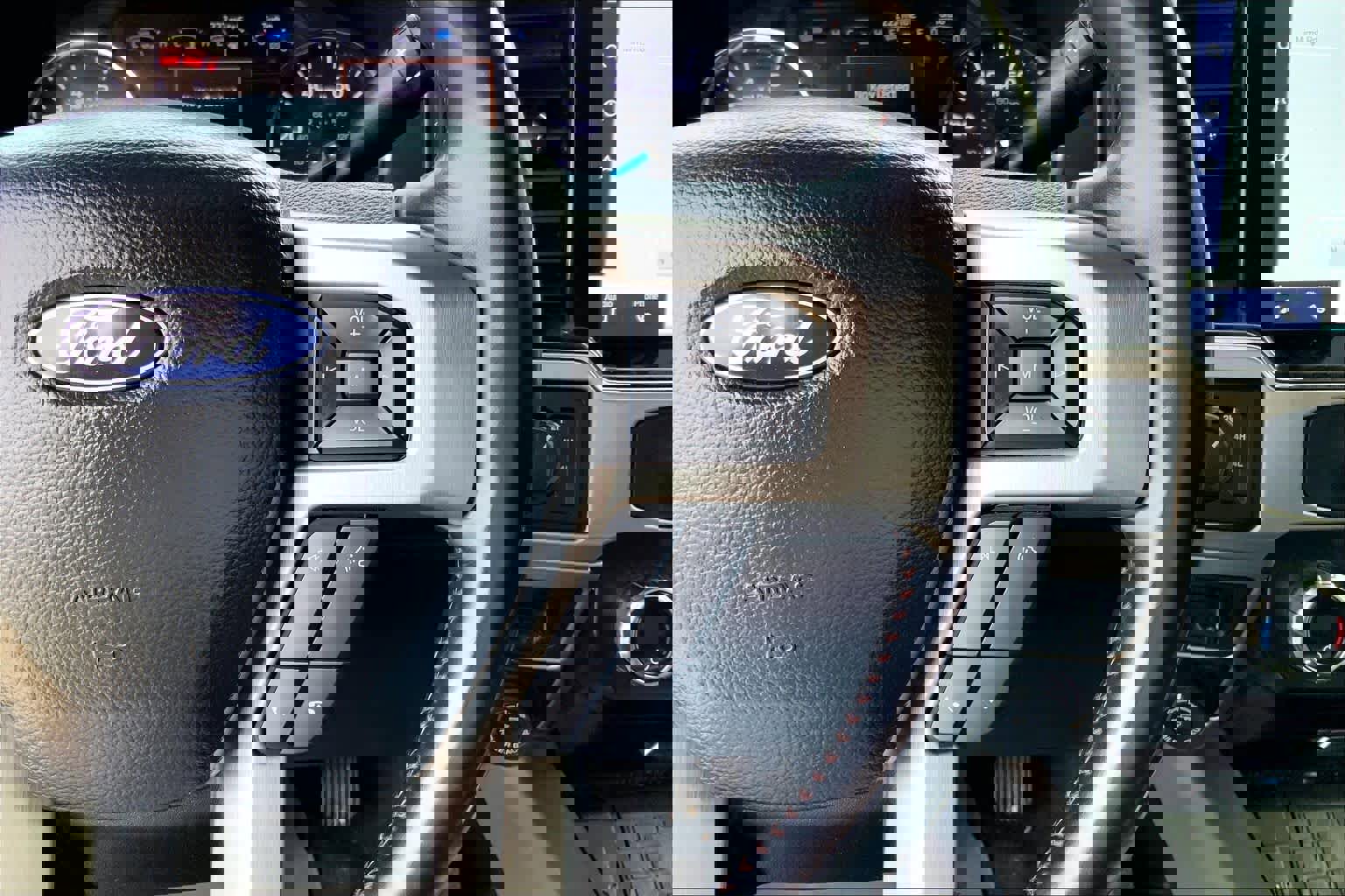 Certified 2022 Ford F450 Platinum w/ FX4 Off-Road Package image 21