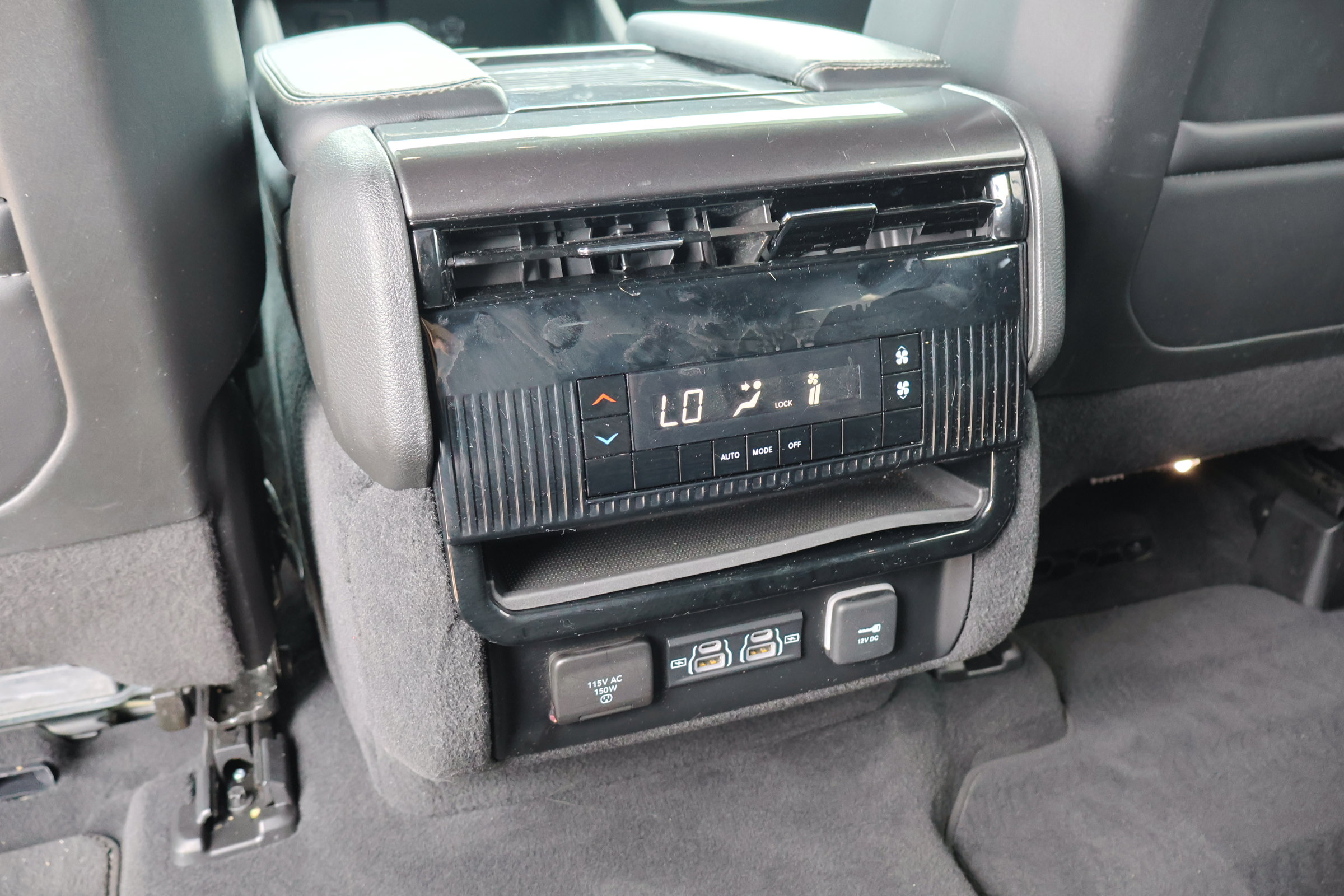 Used 2023 Jeep Wagoneer 4WD image 33