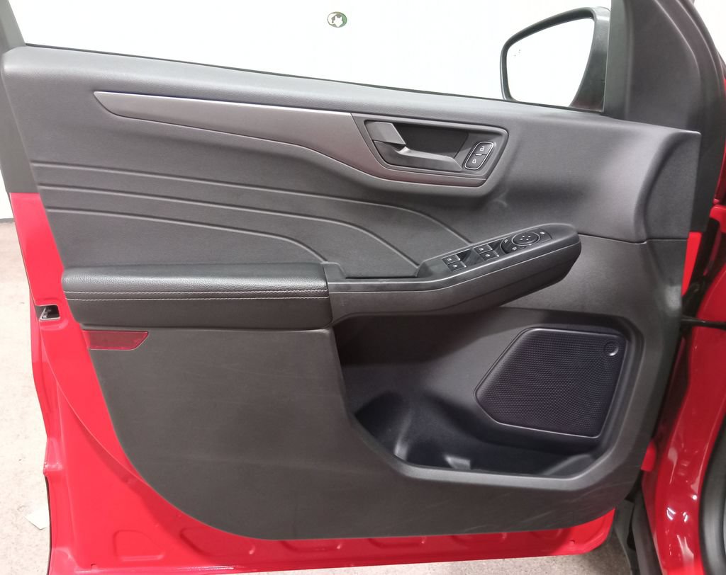 Certified 2024 Ford Escape Active AWD/4WD image 17