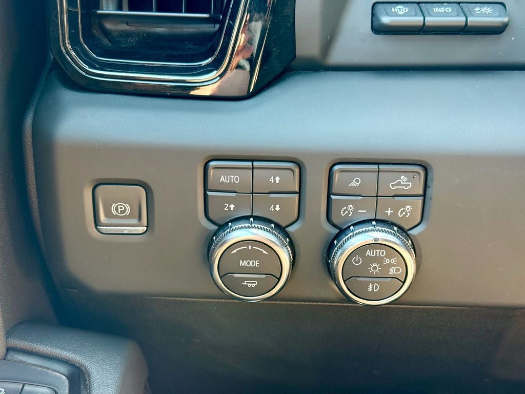 Used 2024 GMC Sierra 1500 AT4 w/ Technology Package AWD/4WD image 28