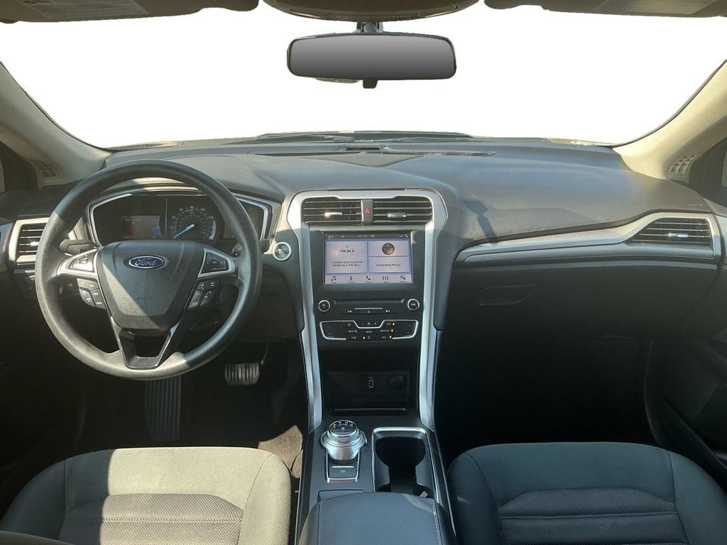 Certified 2017 Ford Fusion SE w/ Fusion SE Technology Package FWD image 17