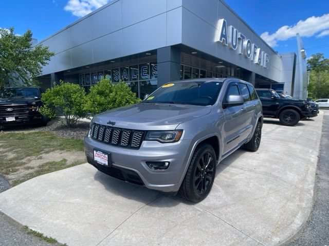 Used 2020 Jeep Grand Cherokee Altitude AWD/4WD image 4